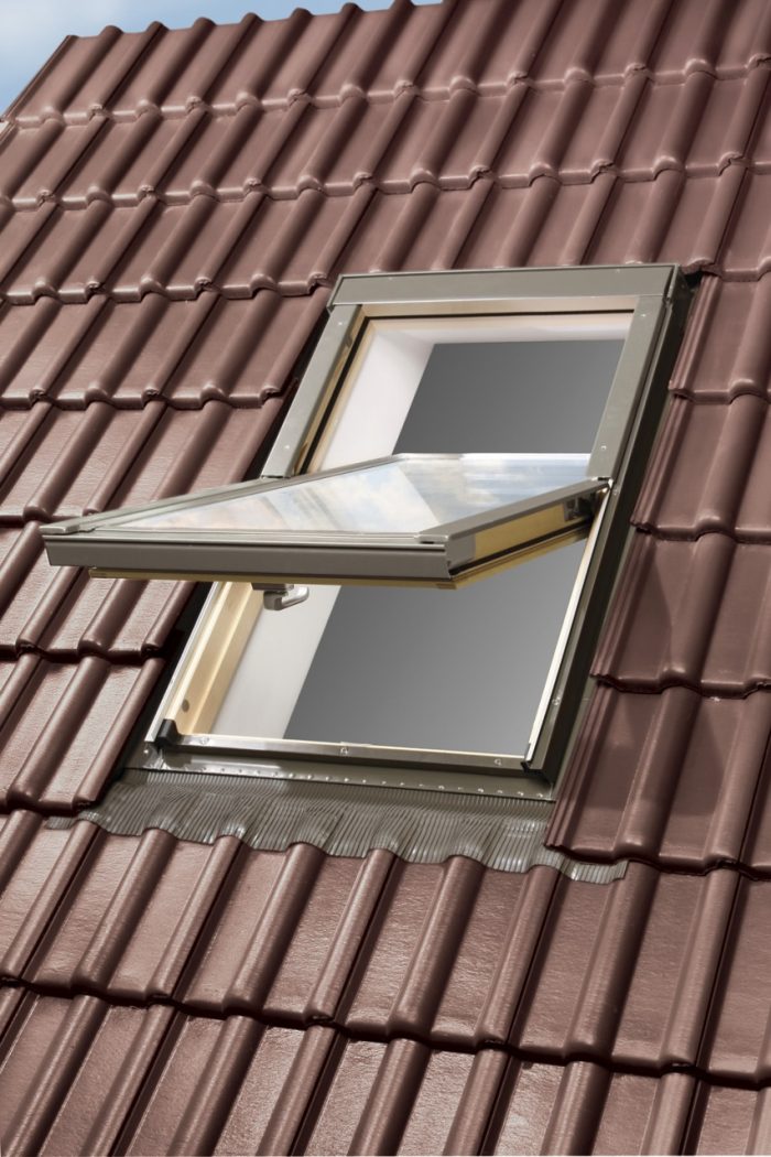 1.OPTILIGHT Bottom Operated Centre Pivot Roof Window_Onlinemerchant.ie_04